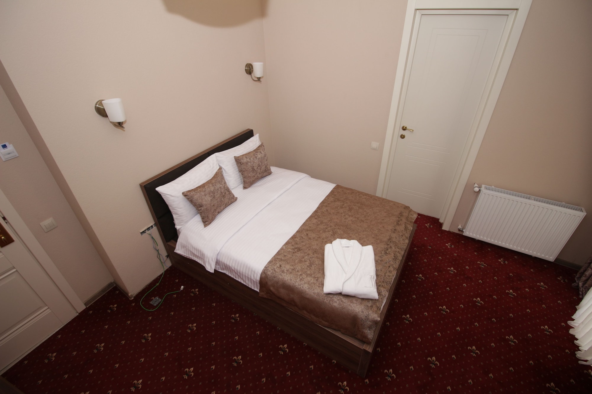 STANDARD, DOUBLE BED, CITY VIEW
