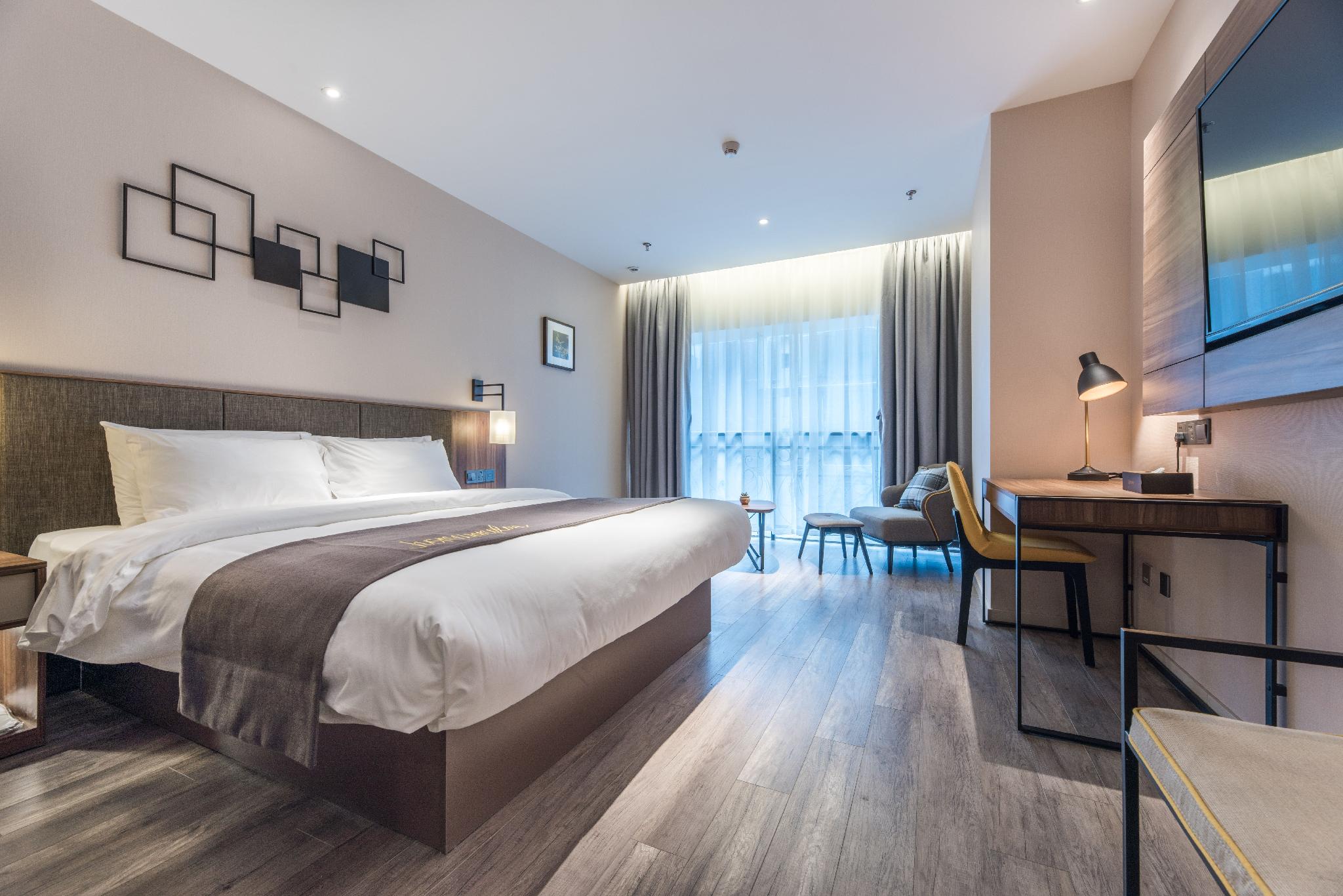 Home Inn Plus (Chongqing Jiefangbei Pedestrian Street) 17/42