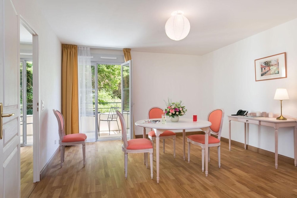 Home Médicis Les Petites Roches 18/29