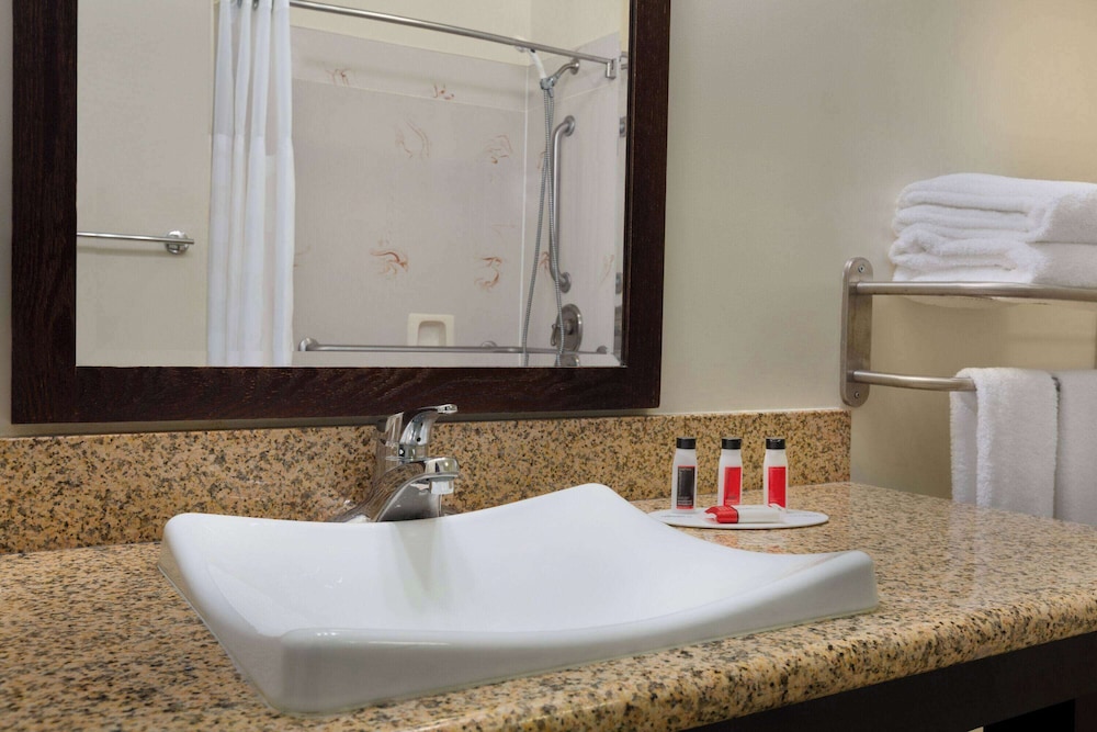 Ramada by Wyndham Oakland Downtown City Center 41/42