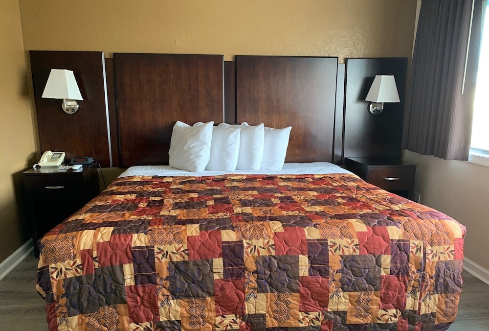Rodeway Inn And Suites 24/71