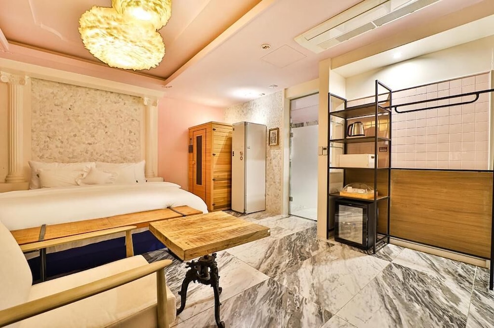 February Hotel Kimhae 8/51