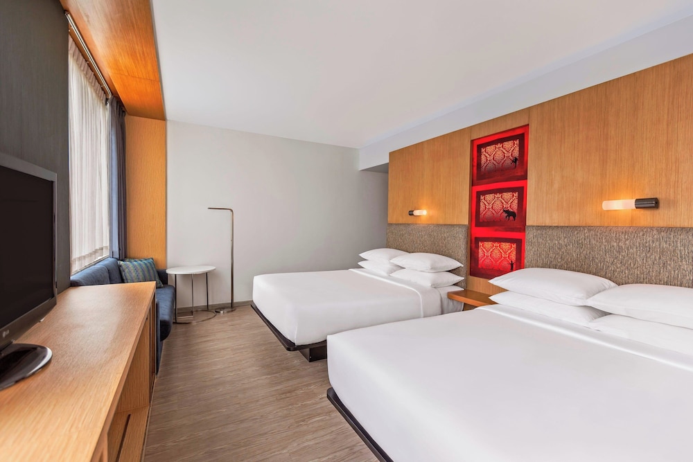 Chic, 2 Queen Beds