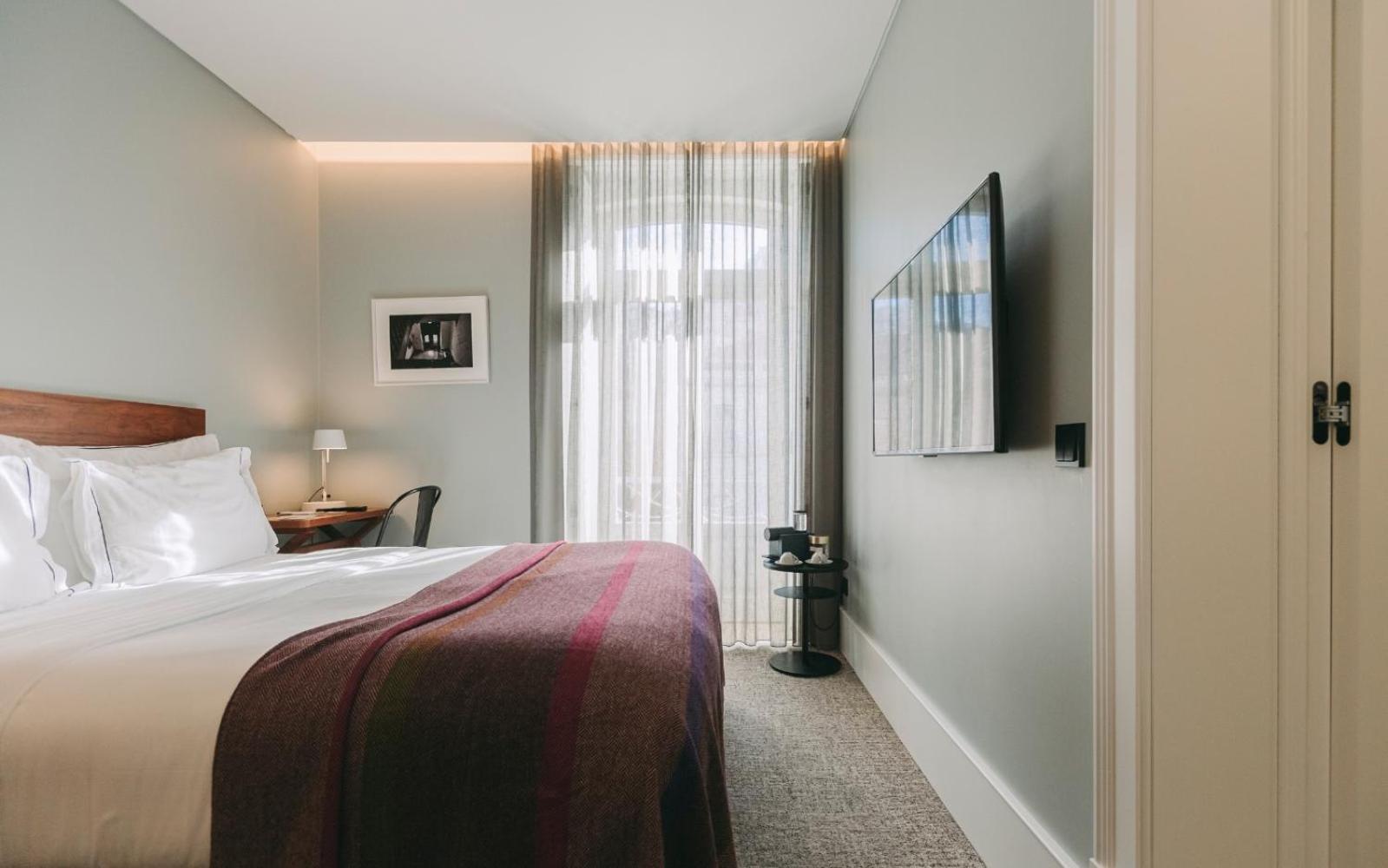 Cozy, King Bed