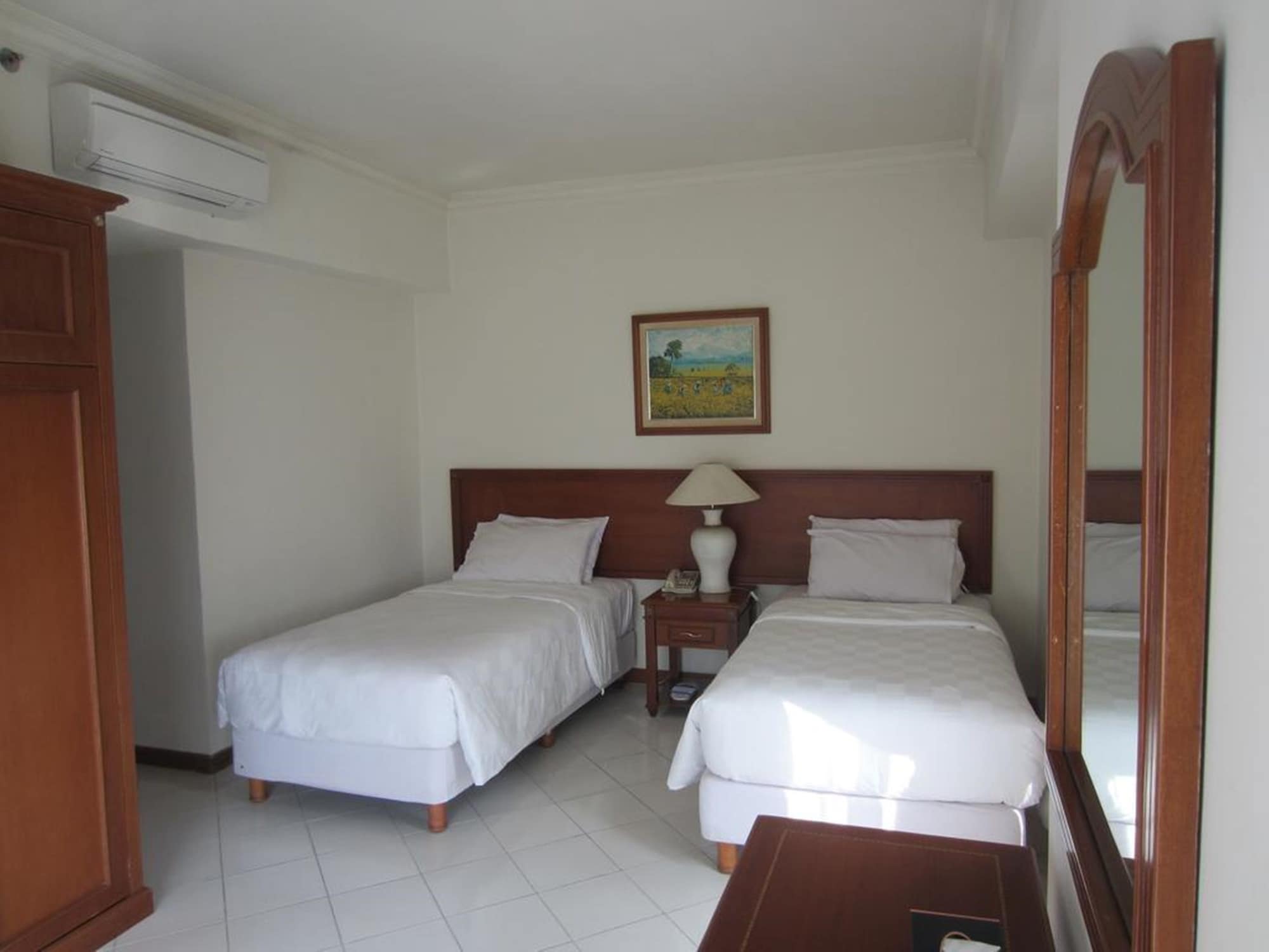 2 Bedrooms, Deluxe, 1 Double and 3 Single Beds