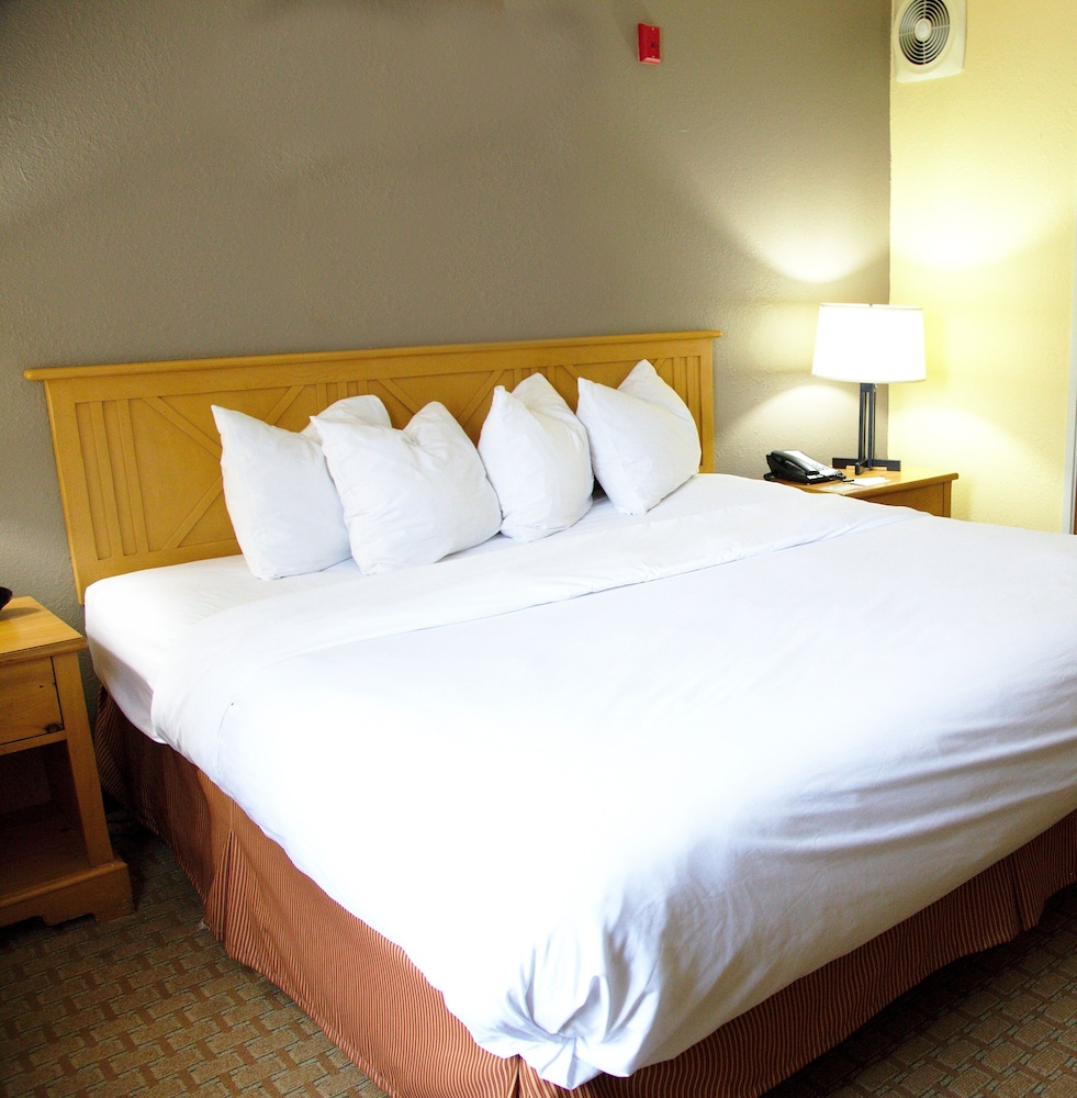 Country Inn & Suites by Radisson, Bloomington-Normal West, IL 21/56