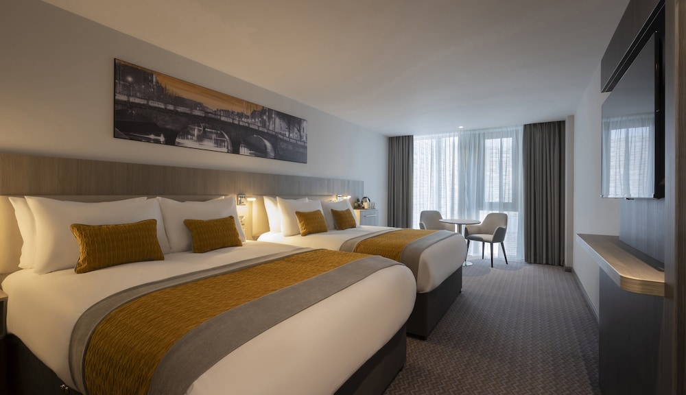 DELUXE, 1 DOUBLE AND 1 SINGLE BED, SEA VIEW