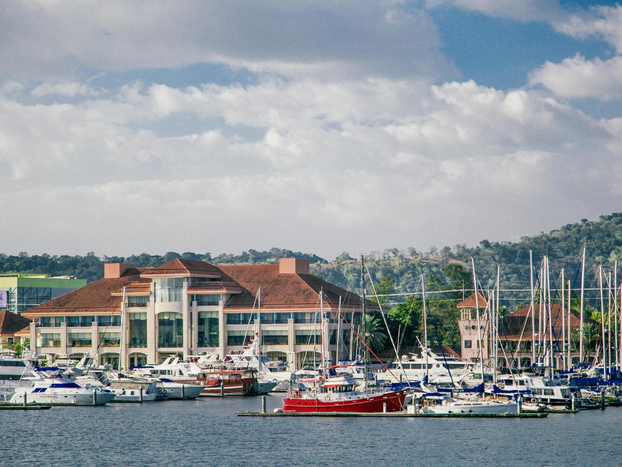 Subic Bay Yacht Club 38/49