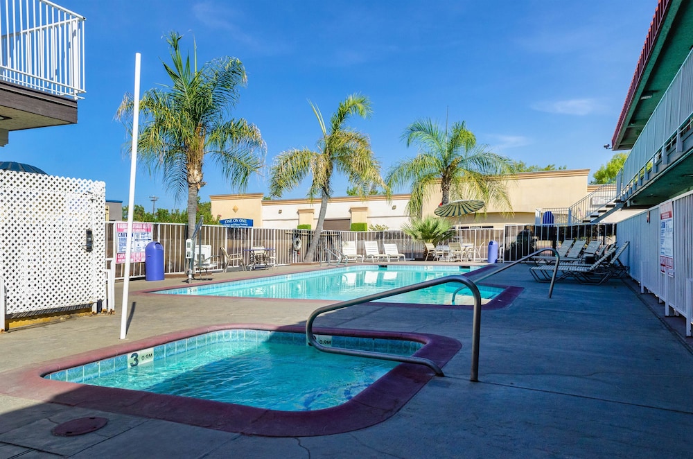 Motel6 Fresno, CA - Yosemite Hwy 24/38
