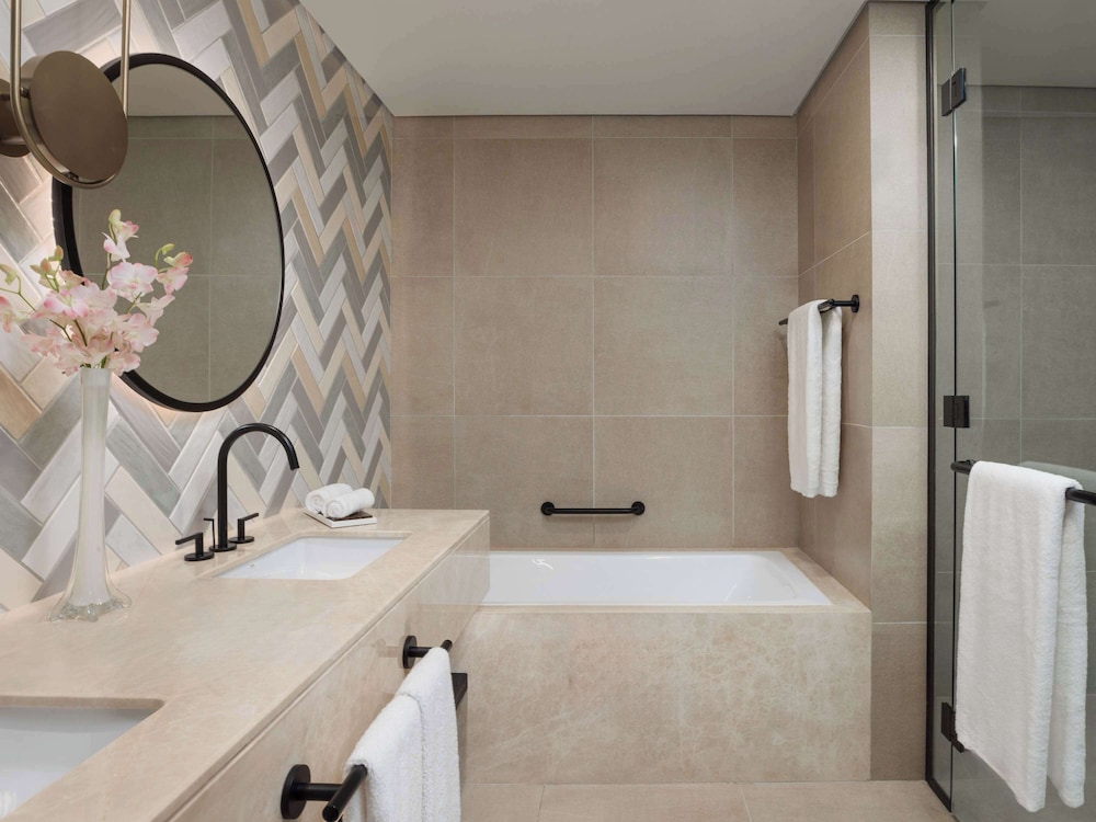 1 Bedroom, Suite, King Bed, Beach Front، Sofitel Ras Al Khaimah Al Hamra Beach Resort 8/8