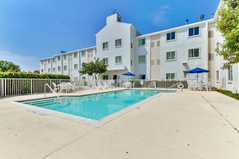 Motel6 Lewisville, TX - Dallas 45/48