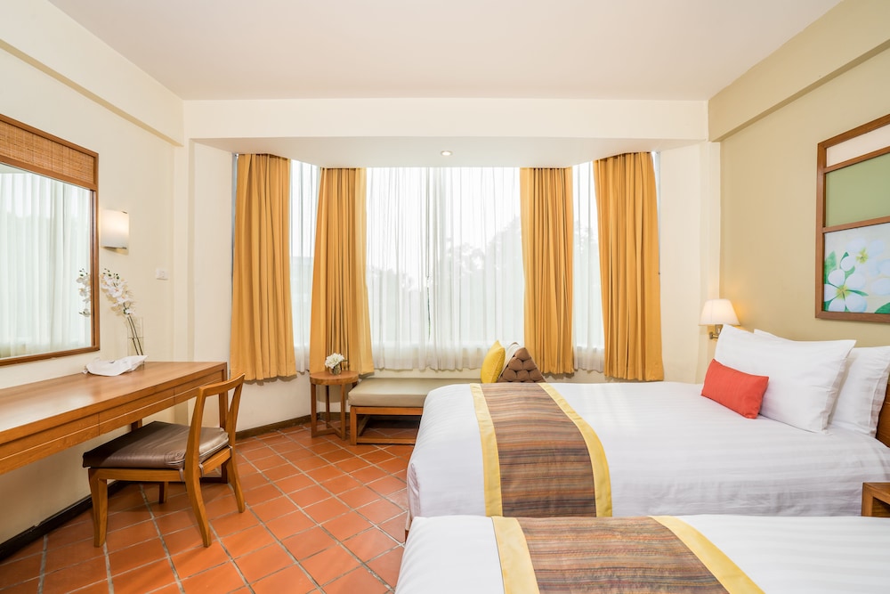 COSY BEACH HOTEL 11/50