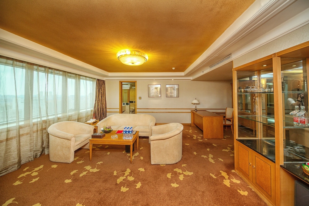Silverland Hotel 34/37