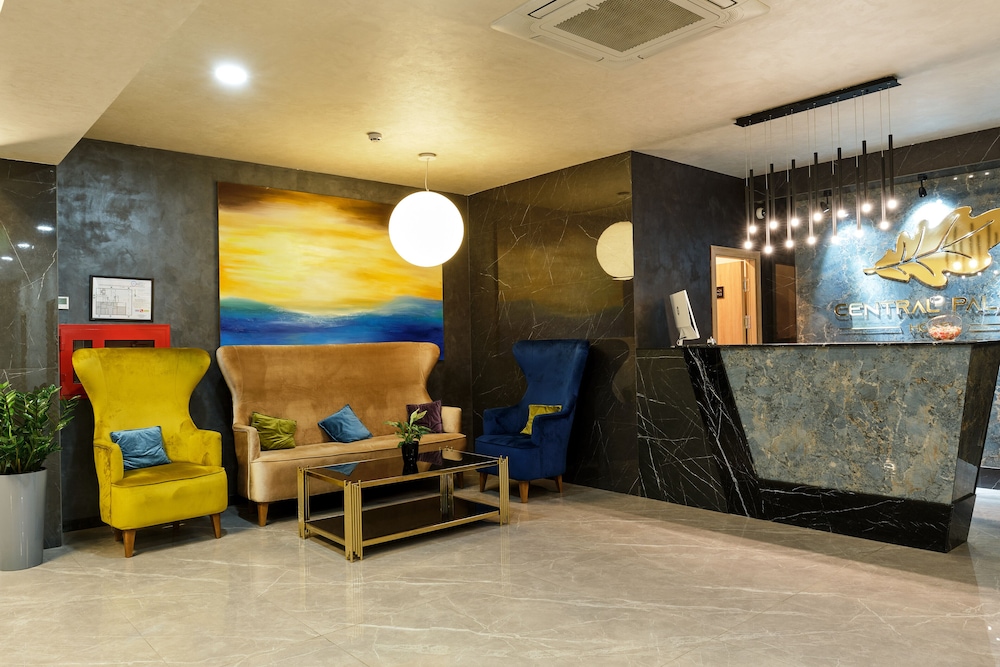 Central Palace Halal Hotel 3/24