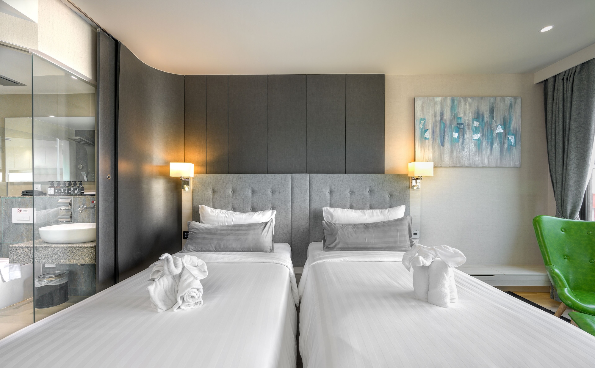 Two bedrooms deluxe family unit (60sqm)