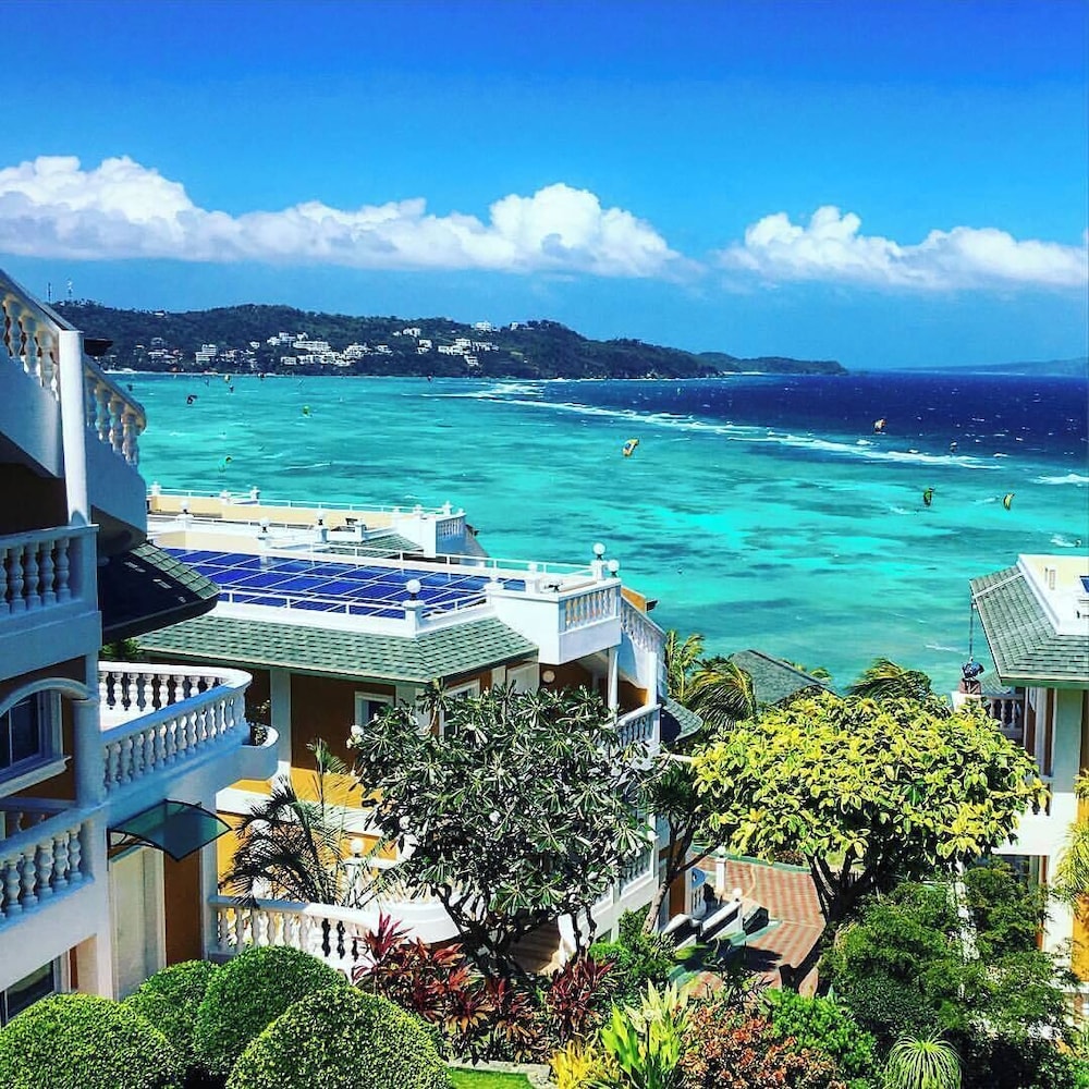Monaco Suites De Boracay 39/44