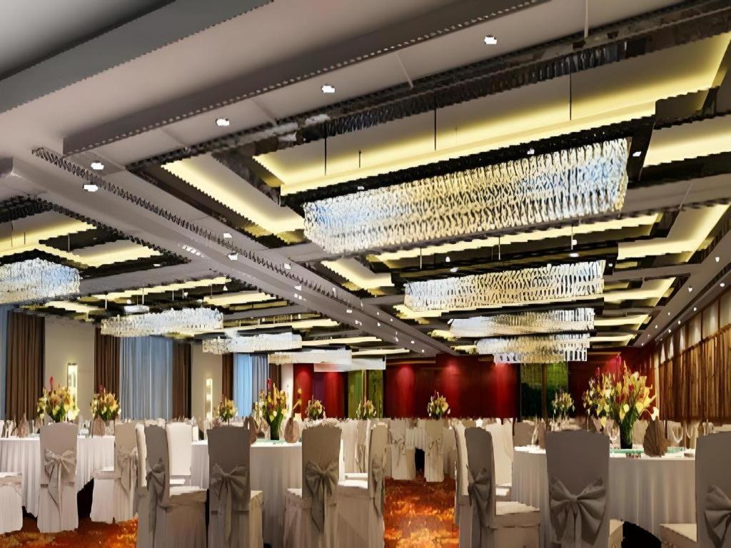 Jinyuan Jinling Plaza 57/63