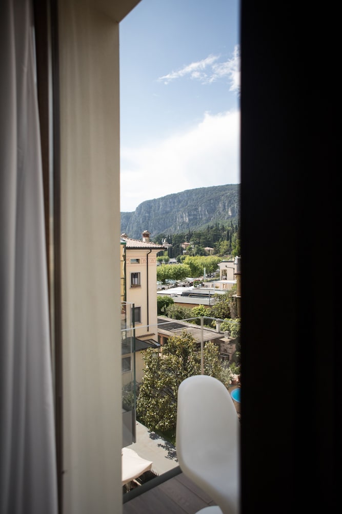 Hotel Miro 33/36