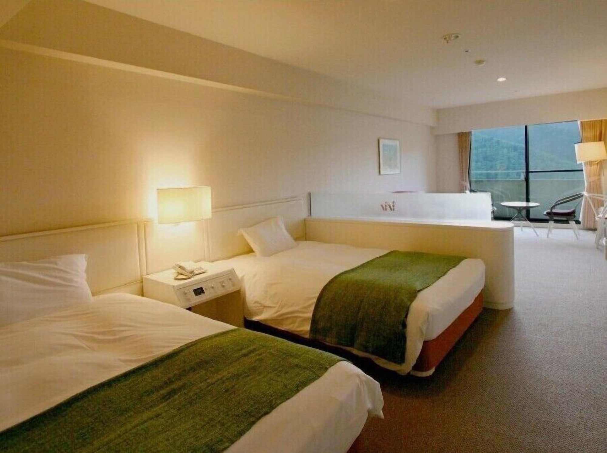 ROOM, TWIN BEDS