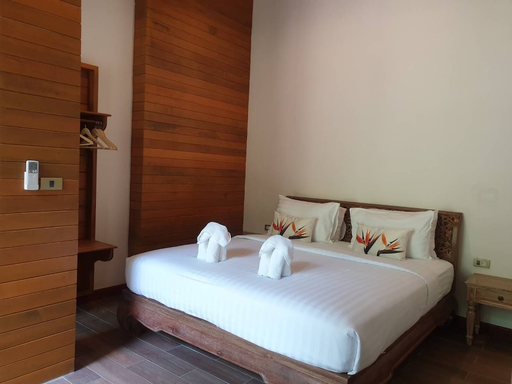 Chivapuri Beach Resort 10/50