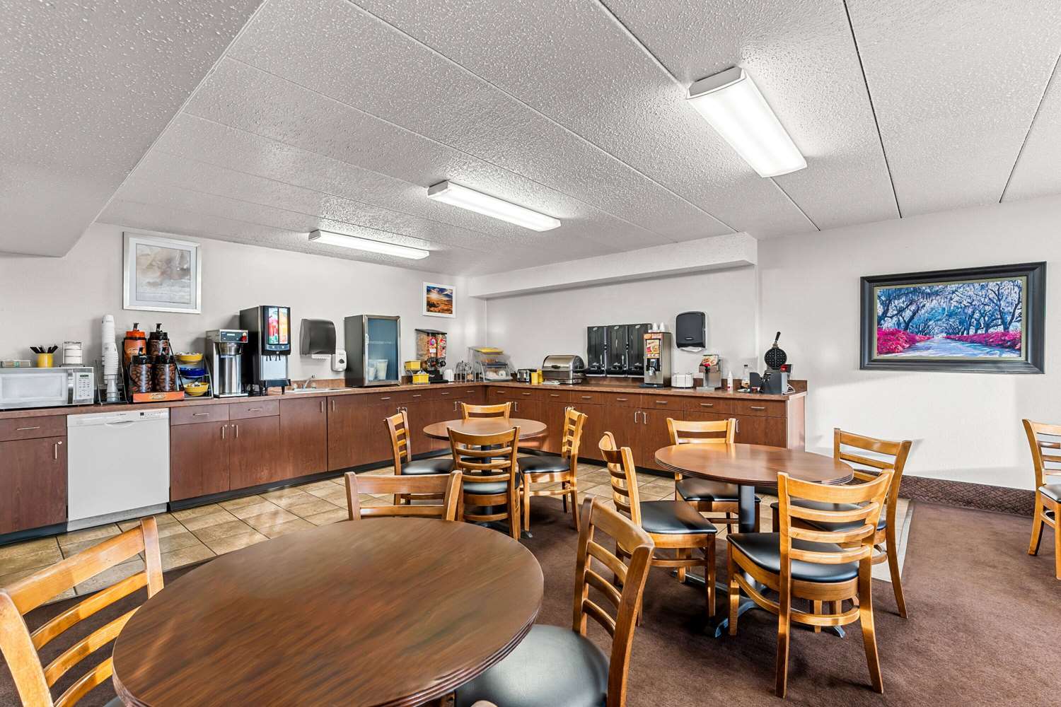 Days Inn by Wyndham Sioux Falls Empire 24/29
