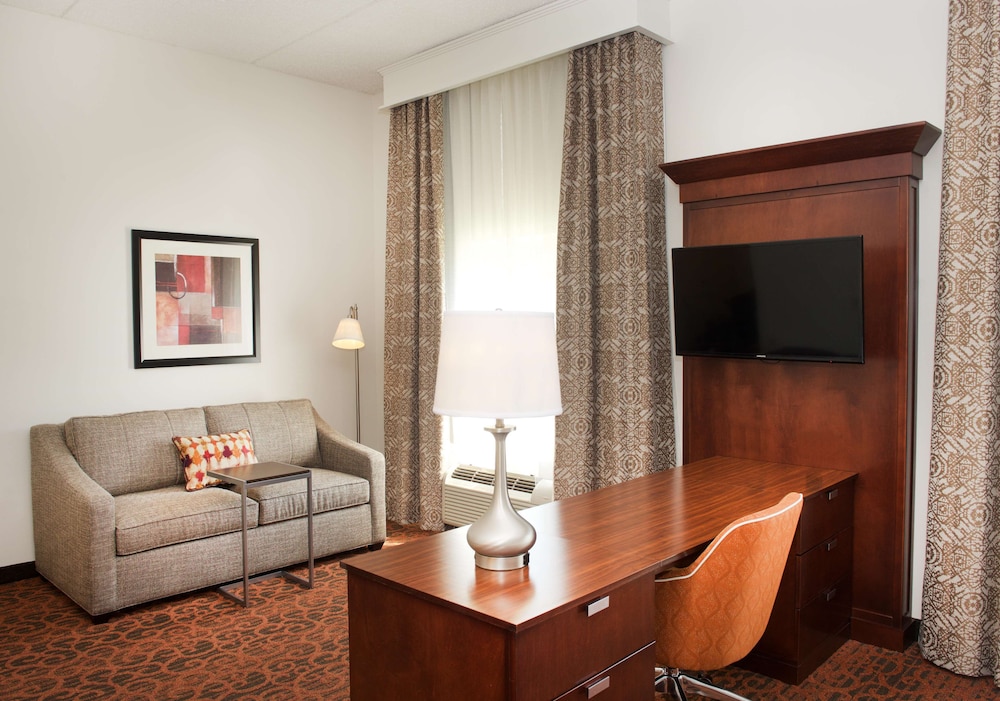Hampton Inn and Suites Pittsburgh Meadow Lands 29/47
