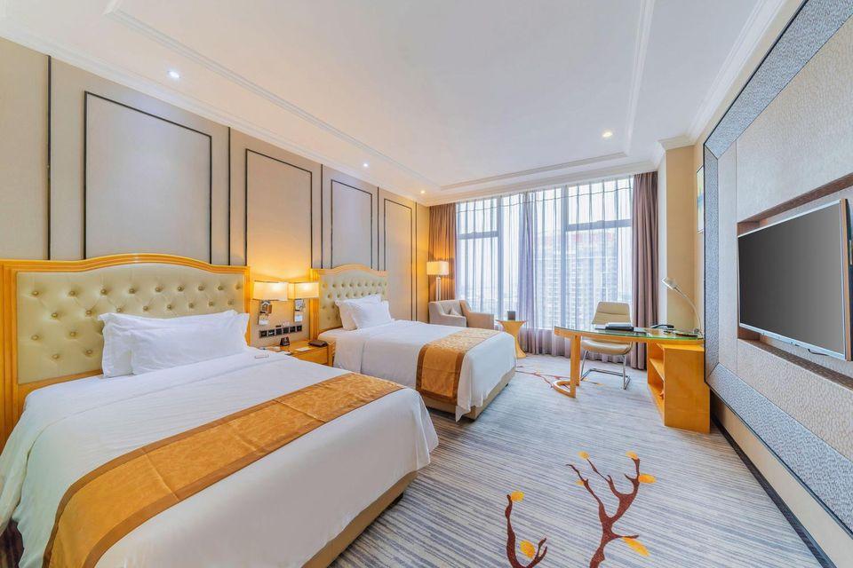Exquisite, Twin Beds