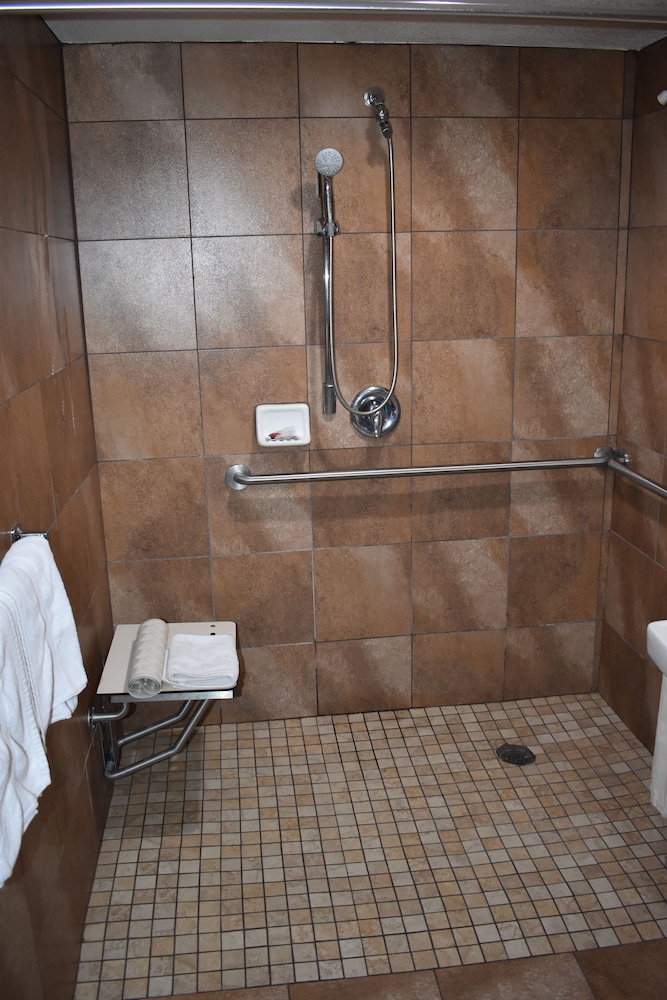 Apex Inn 50/51