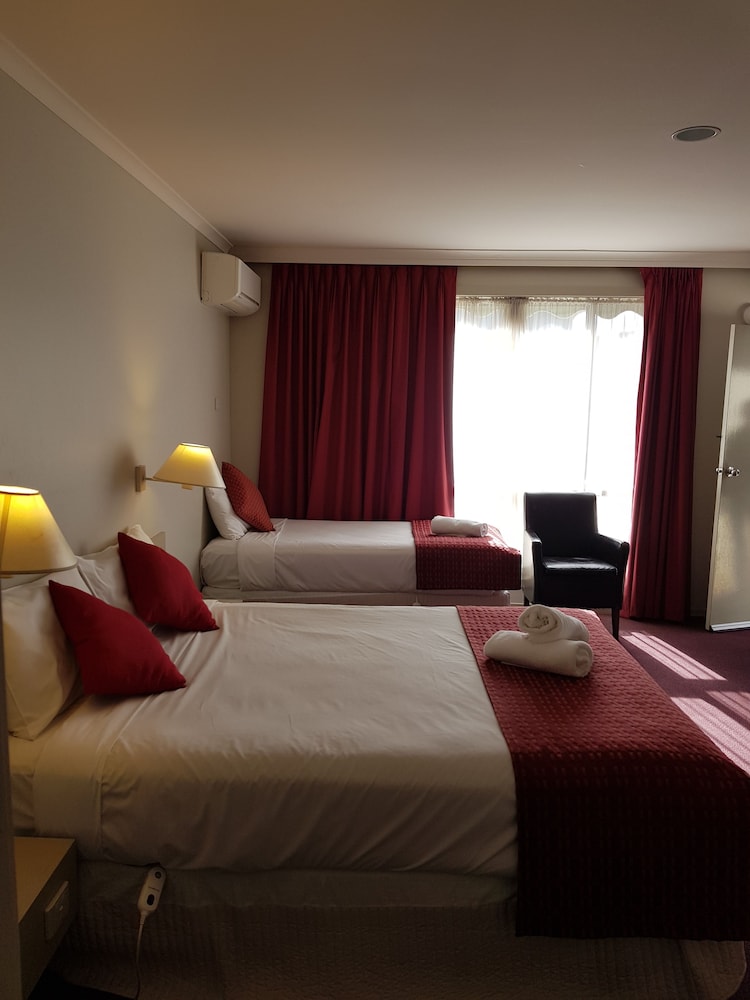 Ringwood Lake Inn 14/61