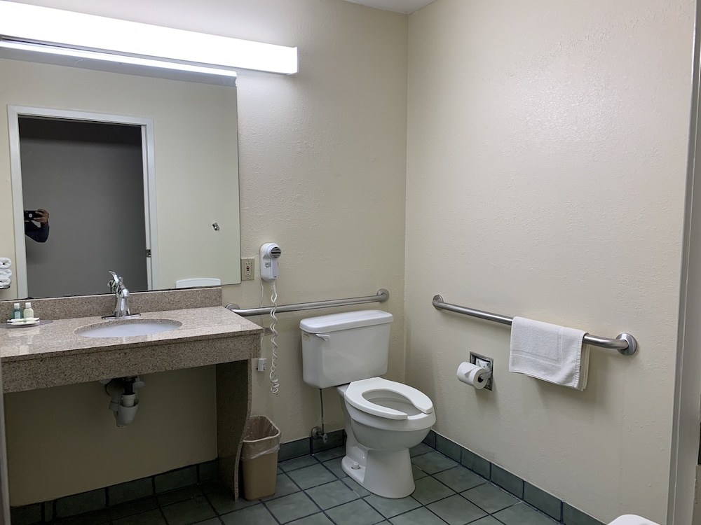Quality Inn Montgomery South 12/33