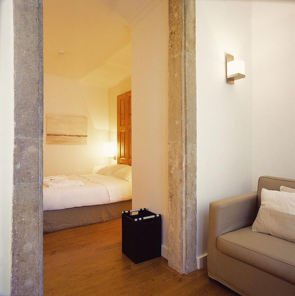 York House Hotel 10/40