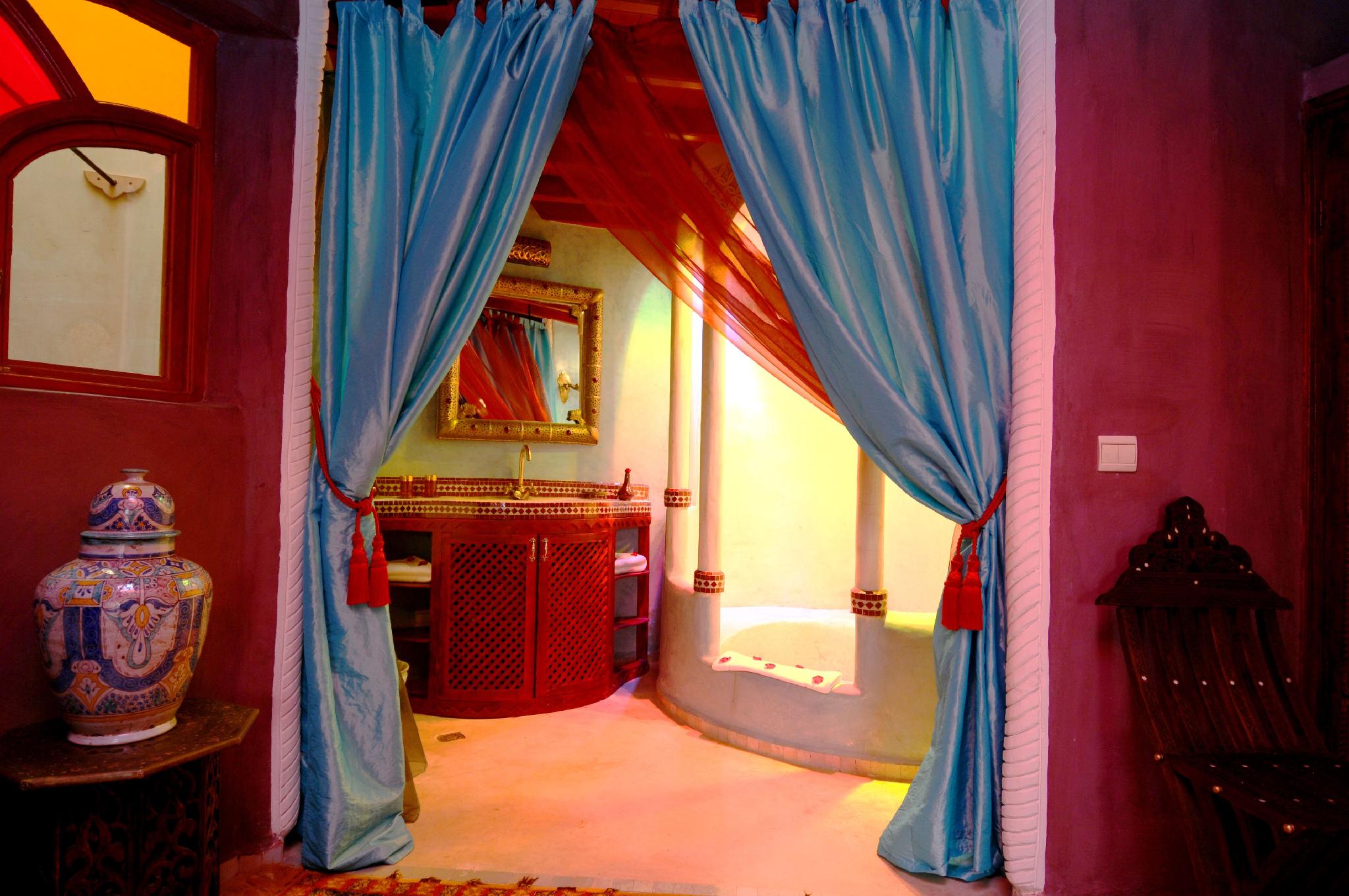 Honeymoon, Sara, Suite
