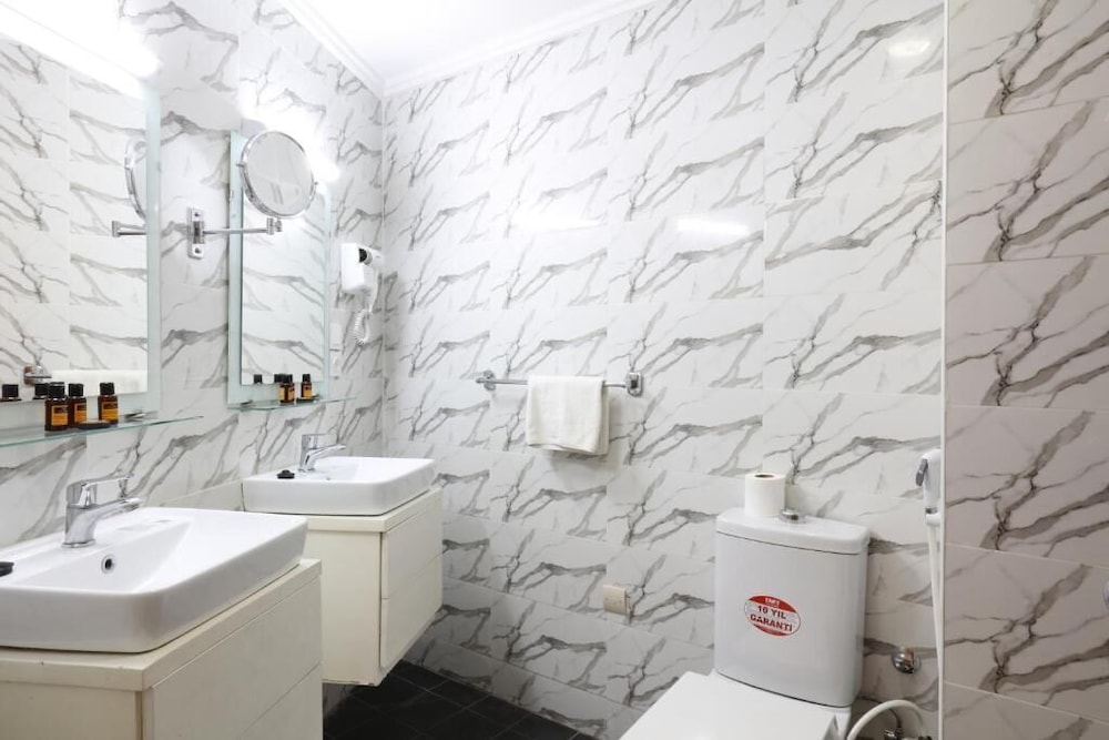 Silver Suites Hotel & Spa 59/63