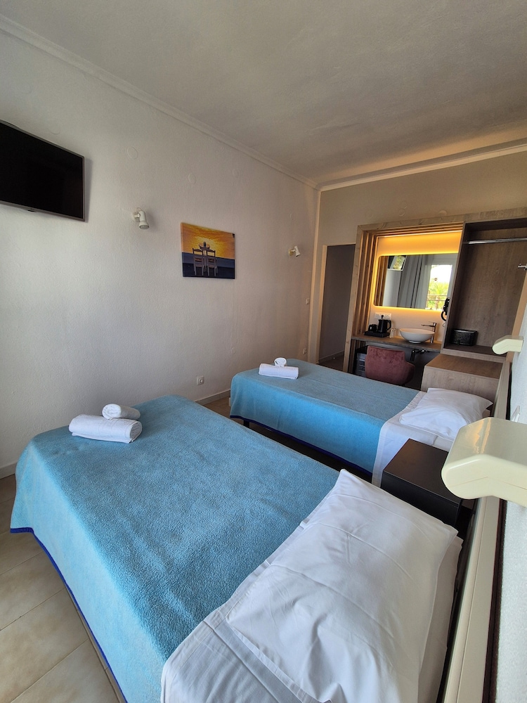 Morfeas Hotel 5/43