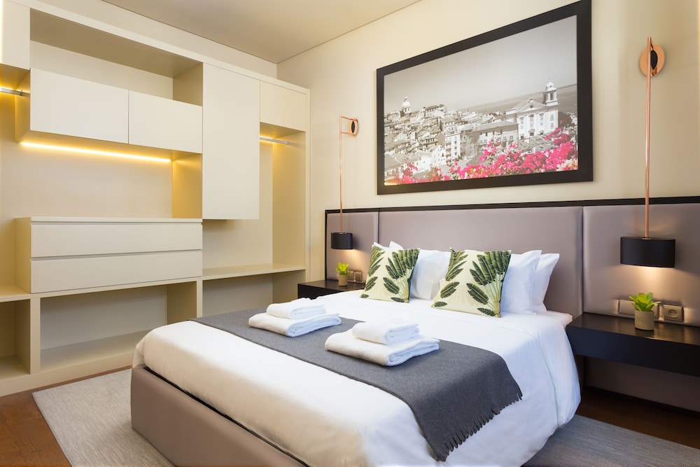 2 BEDROOMS, APARTMENT, 8 BUILDING