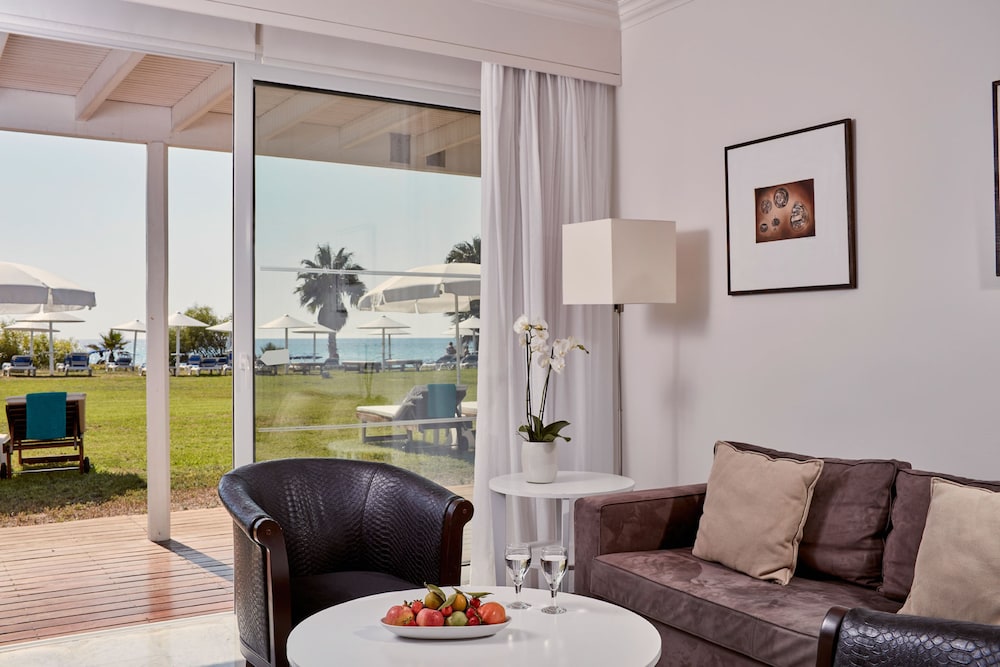 Grecian Bay Hotel 46/75