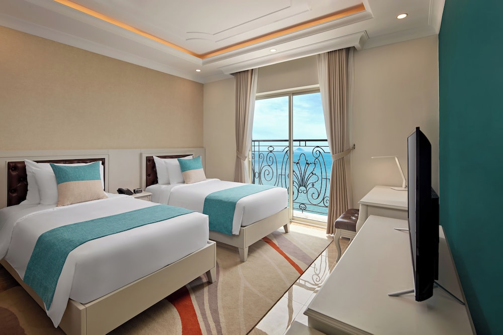 PRIVILEGE, TWIN BEDS, SEA VIEW