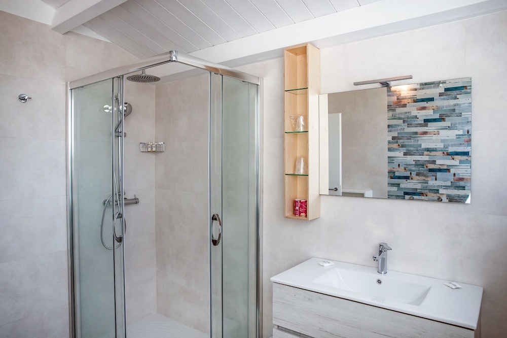 Nauticus Guest Room 33/41