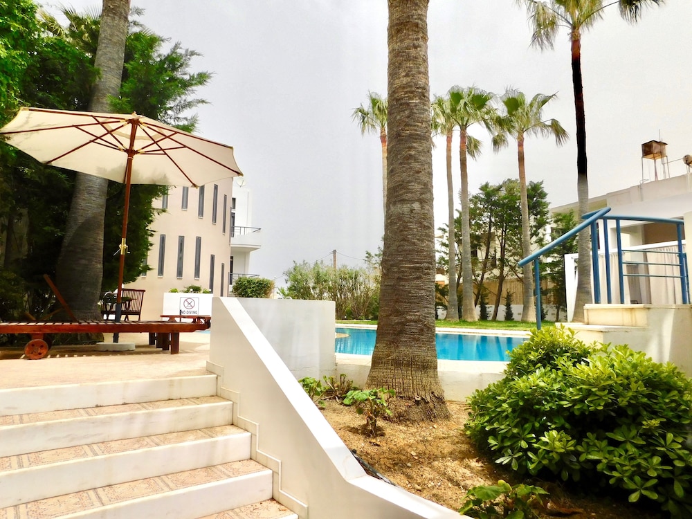Elizabeth Suites 44/50