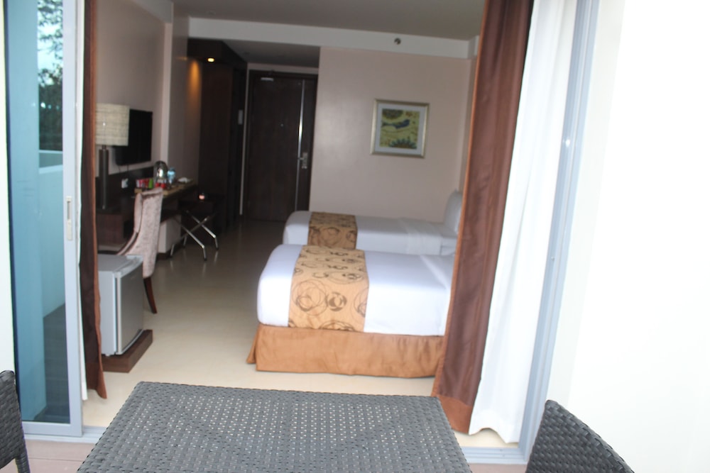 Kew Hotel 23/65