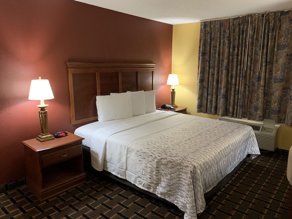 Hometown Inn Suites 27/51