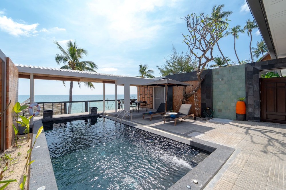 Pao Jin Poon Beach Front Villa 29/56