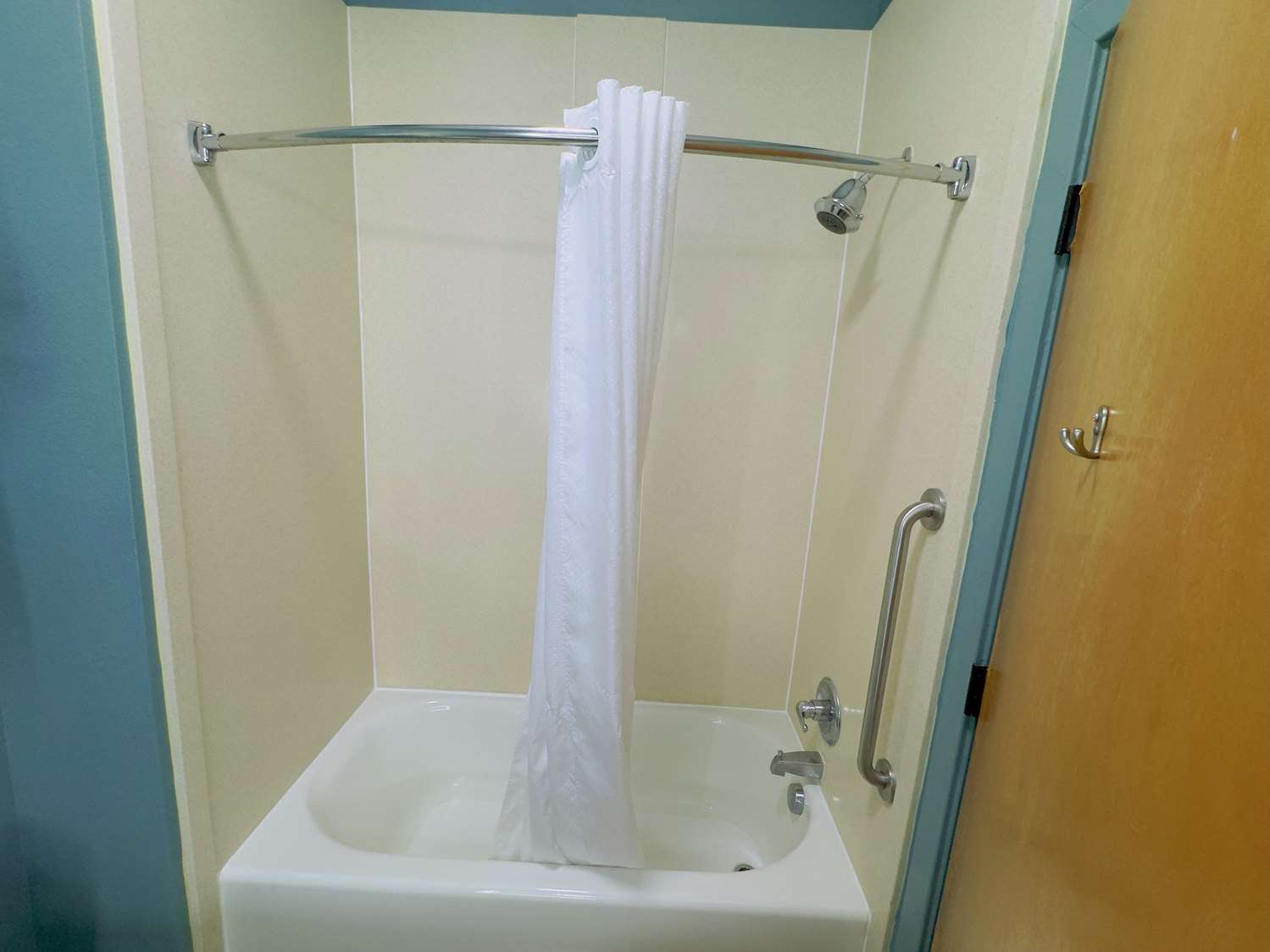 Room, 2 Queen Beds, Kitchen, Best Western Plus Glen Allen Inn 4/4