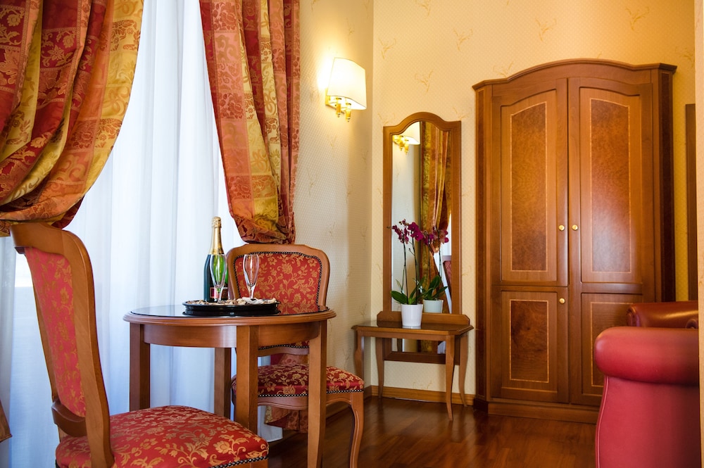 AMADEUS HOTEL ROME 44/50