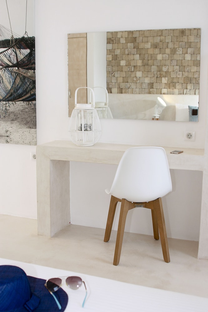 Anatoli Luxury Studios & Suites 50/50