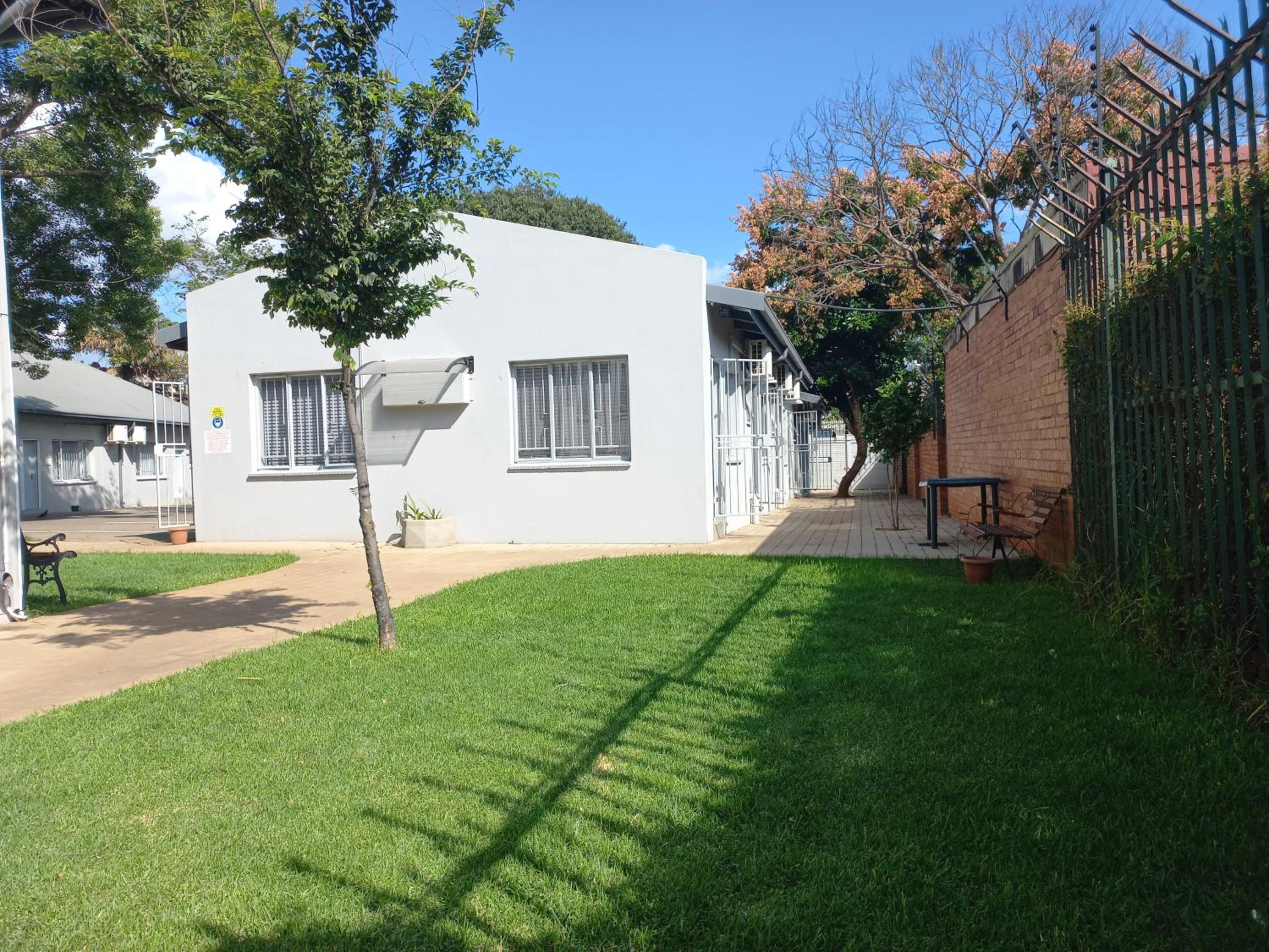 Triple9 Hatfield Guesthouse 28/30