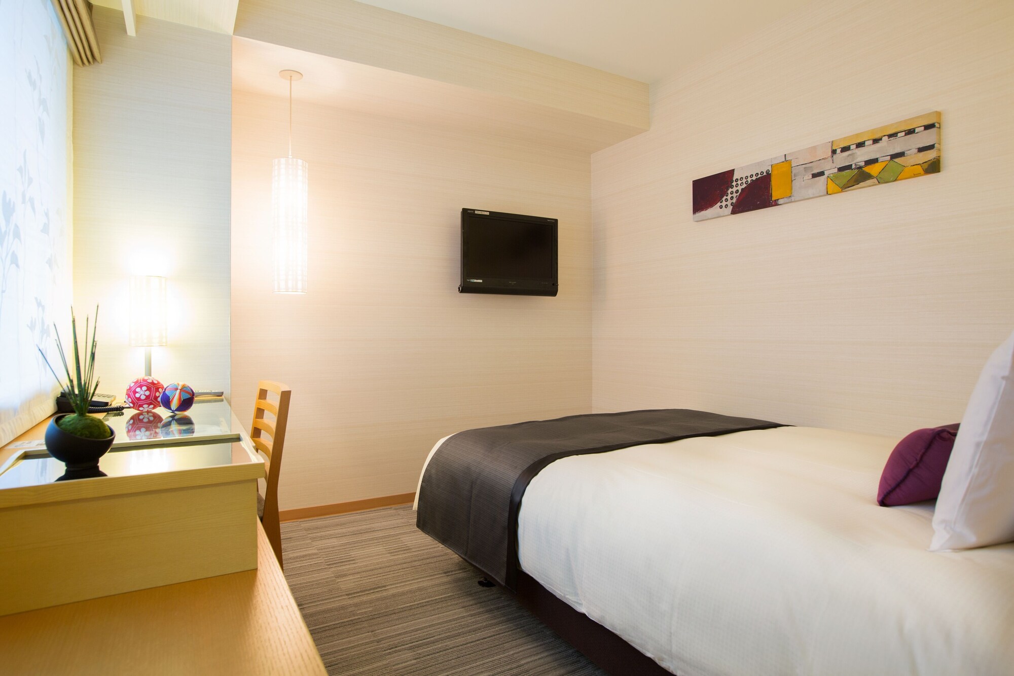 ROOM, DOUBLE BED, SMALL