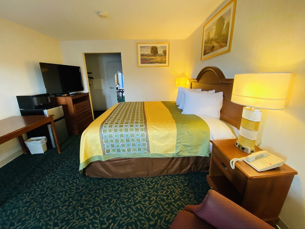 Harrisonville Inn & Suites 8/29
