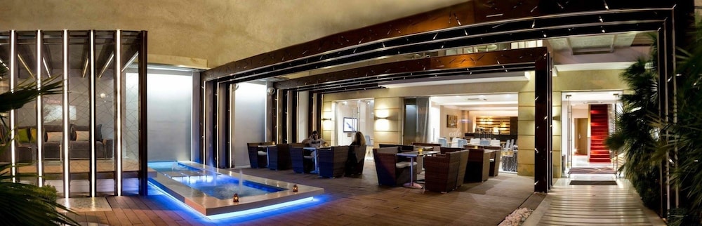 Deves Hotel 28/36