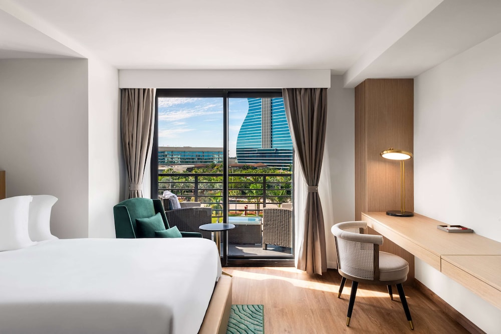 ROOM, KING BED, GUITAR VIEW